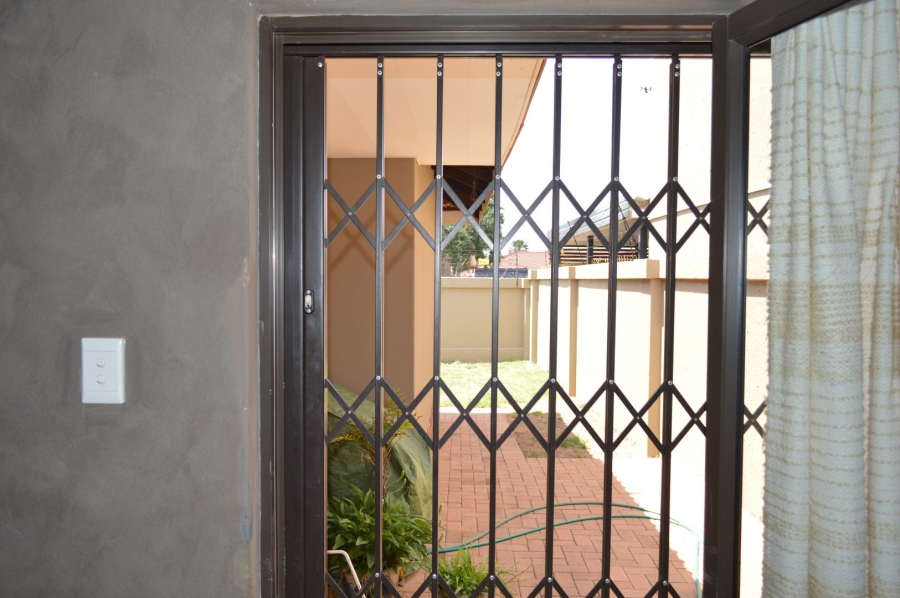 2 Bedroom Property for Sale in Flamwood North West